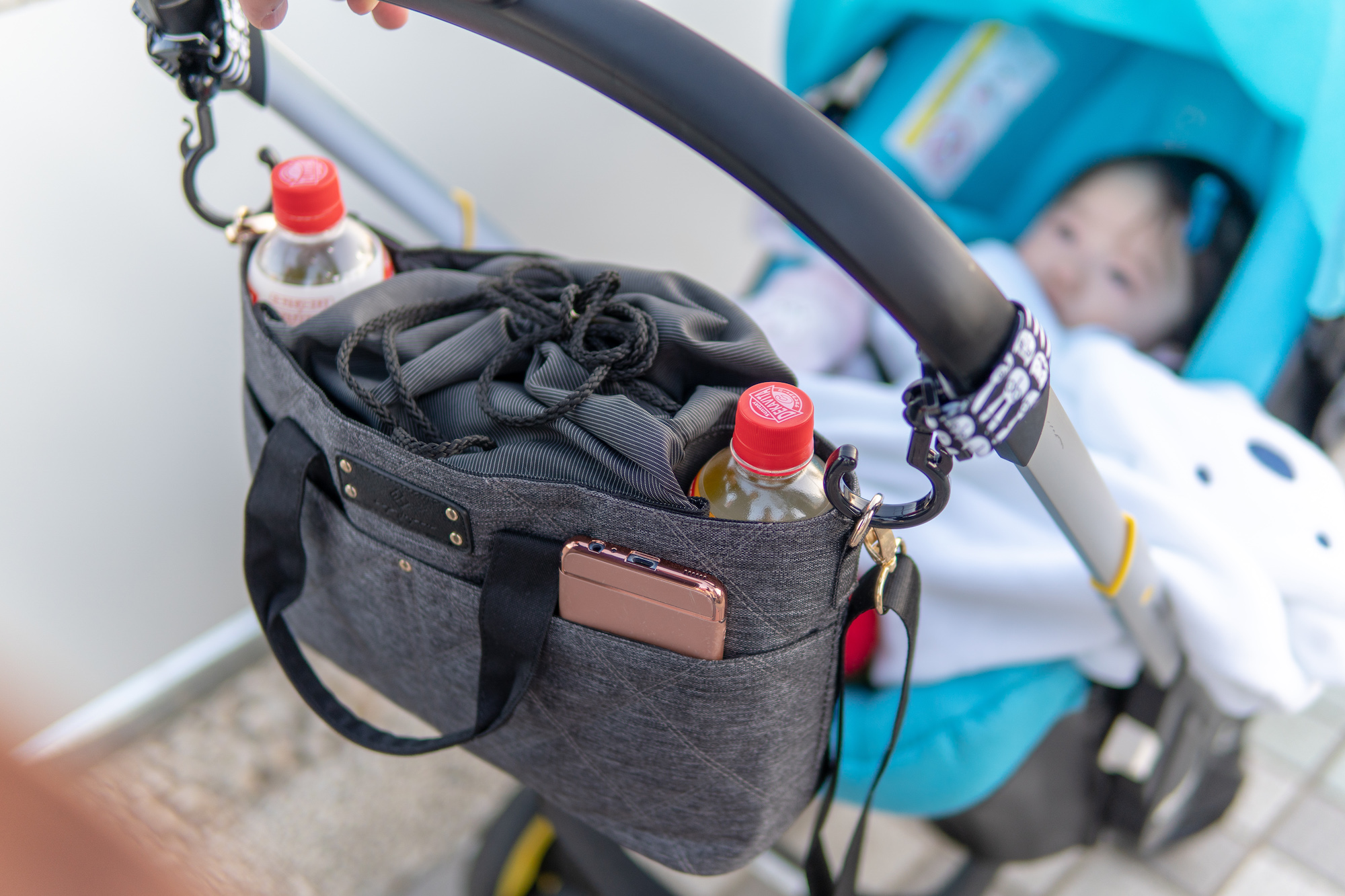 ベビーカーでのお出かけに最適 ドリンクホルダーにもなるショルダーバック Chimunoababy